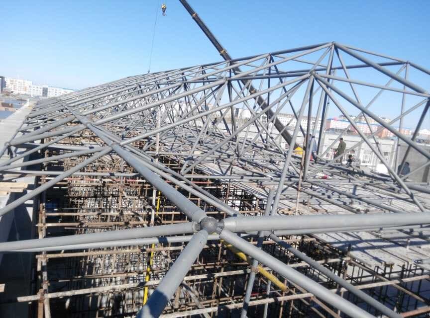 额尔古纳商贸城屋顶网架工程