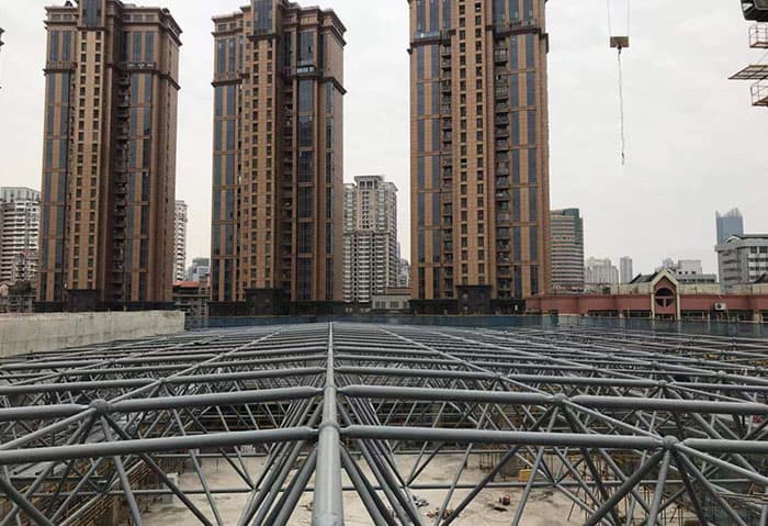 额尔古纳螺栓球网架结构